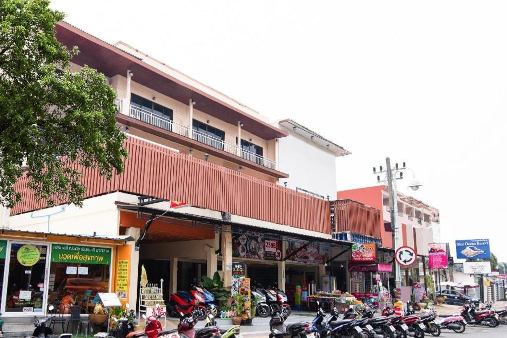 Oyo 343 Wanna Marine Hotel Patong Exterior photo