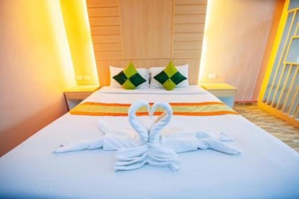 Oyo 343 Wanna Marine Hotel Patong Exterior photo